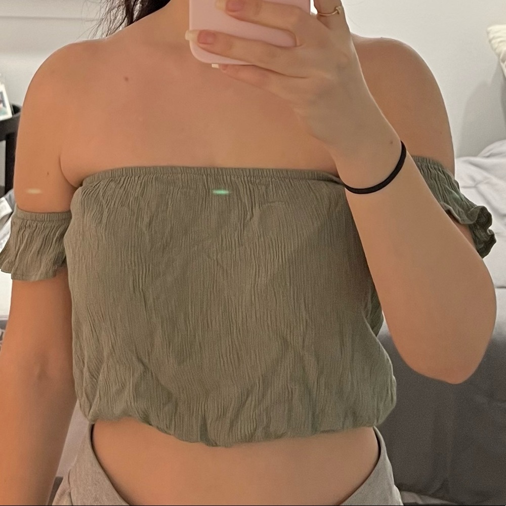 OFF SHOULDER CROP TOP